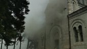 ČUDOTVORAC JAČI OD VATRE! Požar zahvatio hram, a ikona Svetog Vasilija ostala neoštećena (FOTO)