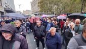 БЛОКИРАН САОБРАЋАЈ: Протест уочи седнице градске скупштине