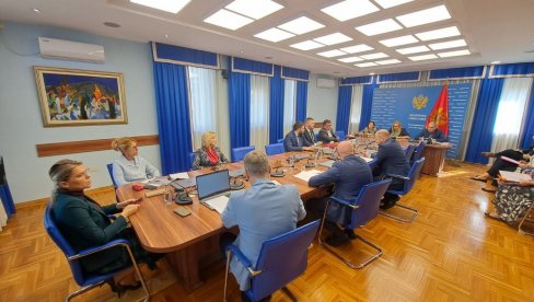 МИЛО ПОБЕГАО СА МЕГДАНА: Ђукановић се није појавио на седници парламентарног одбора