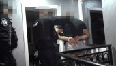 LEZI DOLE, RUKE NA LEĐA: Pogledajte kako je uhapšena međunarodna kriminalna grupa  (VIDEO)