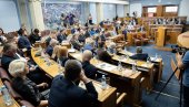 ДРЖАВИ ФАЛИ 560 МИЛИОНА: Посланици на јучерашњој седници расправљали о ребалансу буџета и новом задуживању