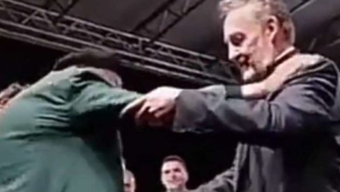 SRAMAN POTEZ: Izetbegović gurao dedu sa bine (VIDEO)