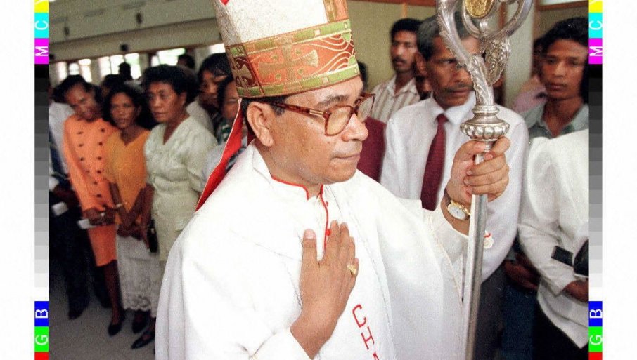 Slika broj 1368845. NOBELOVAC OPTUŽEN ZA PEDOFILIJU: Vatikan kaznio biskupa sa Timora