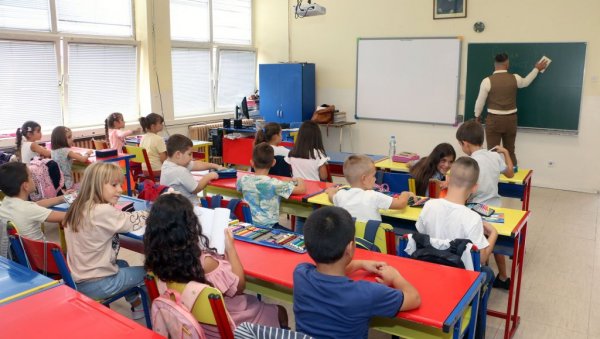 НОВИХ 25 НАСТАНИКА: Допунске школе у иностранству добијају појачање