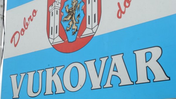 УКИНУЛИ УПОТРЕБУ ЋИРИЛИЦЕ, УКЛОНИЛИ ТАБЛУ: Срамна експресна одлука власти у Вуковару