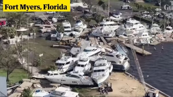 НАСУКАНИ БРОДОВИ, КУЋЕ И УЛИЦЕ ПОД ВОДОМ: Ураган Ијан однео најмање 31 живот (ВИДЕО)