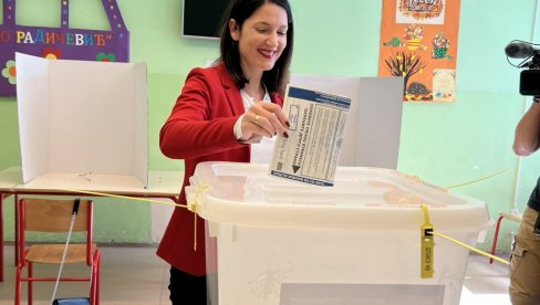 ISPUNJENA GRAĐANSKA DUŽNOST: Jelena Trivić glasala u Banjaluci