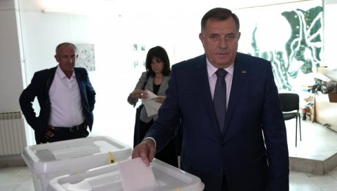 ЗА МИР И СТАБИЛНОСТ СРПСКЕ: Детаљи општих избора у БиХ, грађани гласали на 5.903 бирачка места
