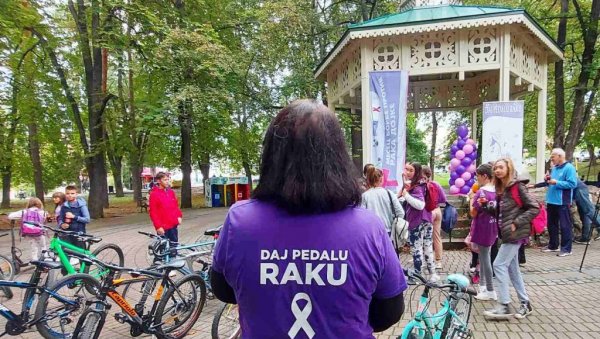 ДАЈ ПЕДАЛУ РАКУ: У Врњачкој Бањи се обележава месец борбе против карцинома дојке