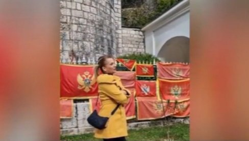 SUMANUTI PERDORMANS ISPRED CETINJSKOG MANASTIRA: Prekinula turističkog vodiča, pa strancima objašnjavala pravu crnogorsku istoriju (VIDEO)