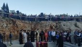 СЛУЖБА БОЖИЈА У ДАНИЛОВГРАДУ: Митрополит Јоаникије освештао звона за нови саборни храм у Даниловграду (ФОТО)