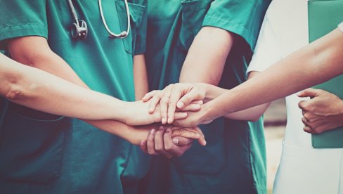 БРИТАНСКА МЕДИЦИНА У КРИЗИ: Медицинске сестре започеле највећи штрајк у последњих 100 година