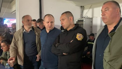 ZVEZDA - FERENCVAROŠ POD BUDNIM OKOM POLICIJE: Ministar Aleksandar Vulin posmatra meč Lige Evrope (FOTO)