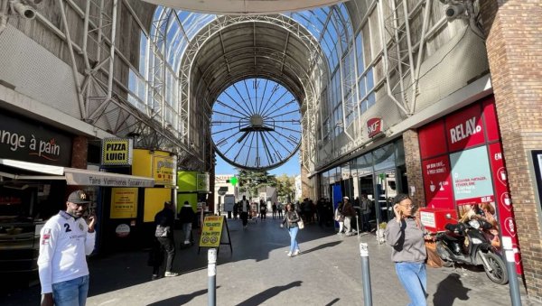 НАША КОМШИНИЦА ЈЕ КРАЈЊЕ ПРИРОДНА: Новости у Сержи-Понтоазу који слави своју добитницу Нобелове награде за књижевност Ани Ерно