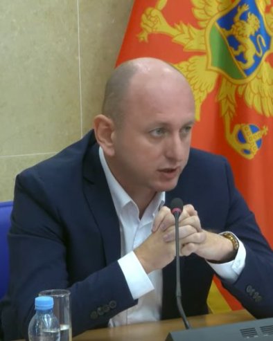 КНЕЖЕВИЋ: Мујовић да се изјасни, оставка или власт са ДПС-ом