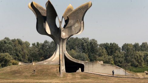 VUČIĆ O LICEMERJU ZAPADA: Da li ste ih ikada čuli da su osudili zabranu odlaska u Jasenovac srpskom predsedniku?