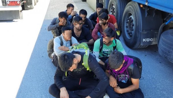 ОДАКЛЕ ОПЕТ МИГРАНТИ? Ово је рута којом долазе у Србију