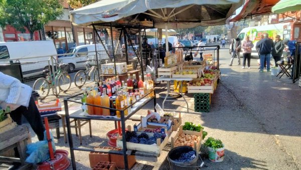 ТЕГЛА АЈВАРА КОШТА И ДО 1.200 ДИНАРА: Како се крећу цене зимнице на пијацама у Србији