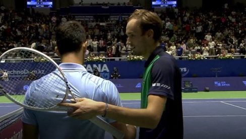 ŠOK! Medvedev predao meč! Novak Đoković u finalu