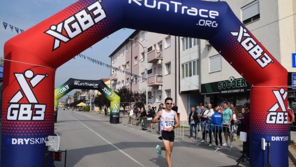 ТРЧАЛЕ ЧИТАВЕ ПОРОДИЦЕ: Одржан Свилајначки маратон, победио Лазаревчанин (ФОТО)