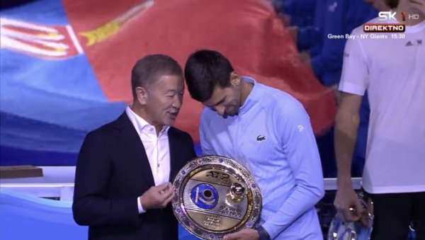 ТЕНИСКА МАГИЈА, ПА ОСМЕХ КОЈИ ЈЕ ЧЕКАЛА СРБИЈА: Овако је Новак Ђоковић задао последњи ударац Циципасу и наставио да пише историју (ВИДЕО)