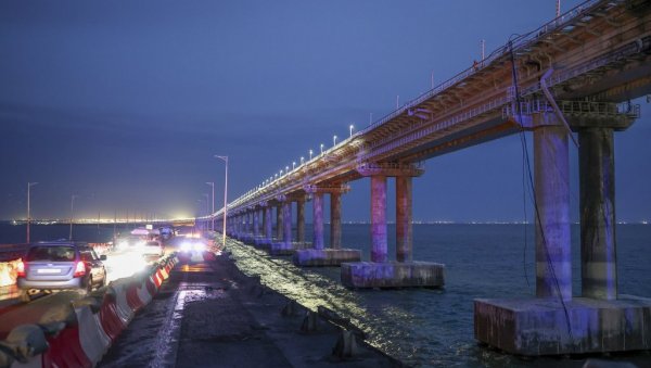 РЕКОНСТРУКЦИЈА УВЕЛИКО У ТОКУ: Хуснулин открио када ће бити завршени главни радови на Кримском мосту