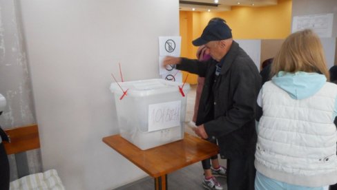 РЕПУБЛИКА СРПСКА ДАНАС БИРА ПРЕДСЕДНИКА: Отворена биралишта за превремене председничке изборе