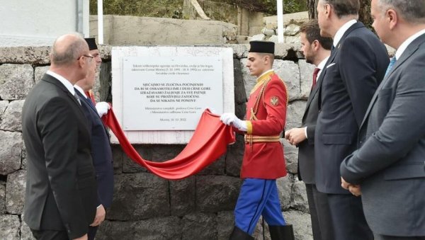 ХИТ! ЕПСКА ПЕСМА ЗАПАЛИЛА ИНТЕРНЕТ Освета гуслара црногорским министрима Рашку и Ранку за сраман чин у Морињу (ФОТО)