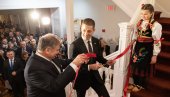 УЗ ПРИСУСТВО 200 ЗВАНИЦА: Свечано отворена нова амбасада Србије у САД