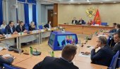 BIĆE SASLUŠANI I ABAZOVIĆ I KRIVOKAPIĆ: Zaseda Odbor za bezbednost i odbranu Crne Gore (FOTO)
