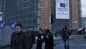 NE GLASAMO ZA KAZNE RUSIJI I PLAĆAMO CENU: Predsednik analizirao izveštaj o napretku naše zemlje ka EU, koji mu je uručio Žiofre