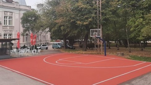U VELIKOM GRADIŠTU: Basket-teren u gradištanskom parku dobio tartan podlogu