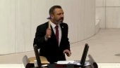 HAOS U TURSKOM PARLAMENTU: Poslanik čekićem razbio telefon (VIDEO)