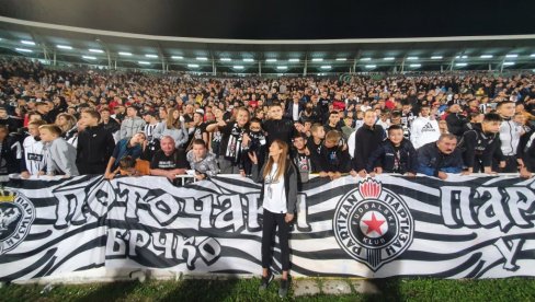 CRNO-BELA DEČJA TRIBINA Ovde se pobede Partizana najlepše proslavljaju (FOTO)