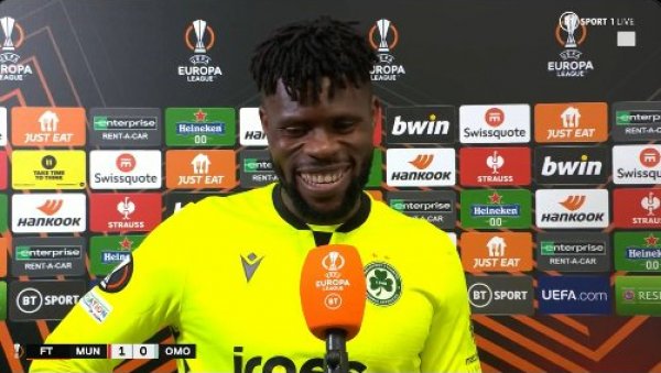 ИСТРЧАО НА ОЛД ТРАФОРД И ОДИГРАО МЕЧ ЖИВОТА: Сви говоре о фантастичној партији невероватног голмана (ФОТО/ВИДЕО)