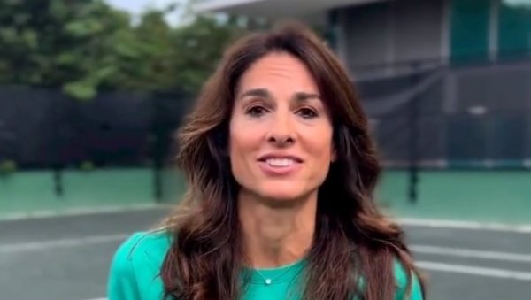 ДА, ЕВО ТИ ПОЉУБАЦ! Ова госпођа је позвала Рафаела Надала да буду дубл, а сви причају о његовом одговору (ВИДЕО)