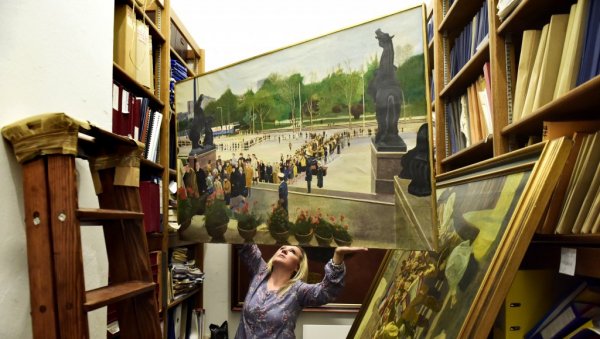 ГАДАФИ ДАРИВАО ТЕПИХ СЛАВИЦИ ПРЕД СВОЈ ПАД: Новости у обиласку депоа Скупштине Србије са поклонима светских политичара