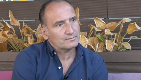 BIVŠI PARTIZANOV BOMBARDER NA NOVOM ZADATKU: Damir Čakar na klupi u Crnoj Gori