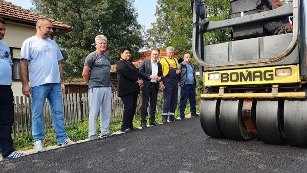 АСФАЛТ У ЗАСЕОЦИМА: Радови у месној заједници Равно Поље