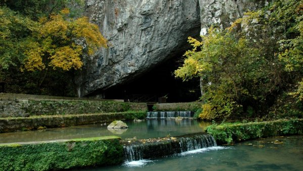 ОТКРИВЕНЕ НОВЕ ТАЈНЕ ПЕТНИЧКЕ ПЕЋИНЕ: Највећа позноантичка пећинска гробница у Европи пронађена надомак Ваљева