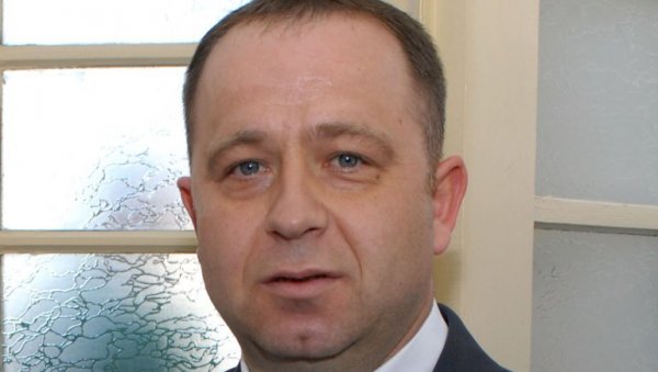 ПРЕЦИЗНИ, ЈАСНИ И УВЕК С МЕРОМ: Др Златко Максимовић, директор болнице у Бијељини