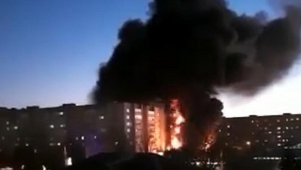 ИМА ПОГИНУЛИХ У ПАДУ АВИОНА У РУСИЈИ: У болници хоспитализовано 15 људи, зграда у пламену (УЗНЕМИРУЈУЋИ ВИДЕО)