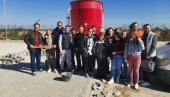 ENERGETSKA EFIKASNOST U PRAKSI: Gimnazijalci iz Zrenjanina uz vetrenjaču i biogasnu farmu u selu Melenci i vetroparku u Kovačici