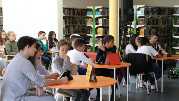 ПОКАЗАЛИ ЗАВИДНО ЗНАЊЕ: Квиз основаца у Народној библиотеци у Краљеву