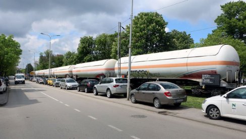 PROFITERI ŠVERCOVALI  GAS U HRVATSKU  I BUGARSKU: Zašto je Vlada donela odluku da do kraja oktobra zabrani izvoz goriva