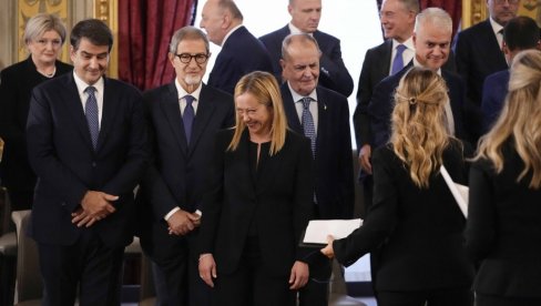 ĐORĐA MELONI POLOŽILA ZAKLETVU: Prva žena na mestu premijera Italije - na zakletvi i Mateo Salvini (FOTO)