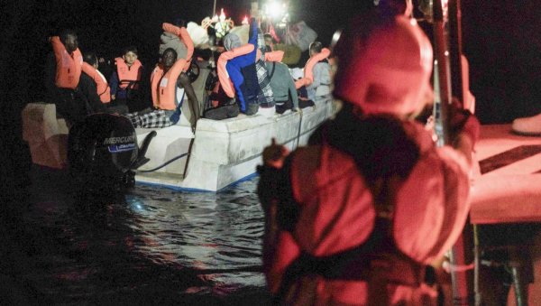 ТРИ ДЕЧАКА И ЖЕНА ПОГИНУЛИ У НЕСРЕЋИ: Више особа повређено током превртања брода у Грчкој