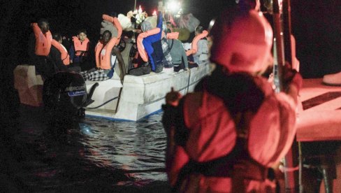 NAJMANJE PETORO SE UTOPILO, A DESETORO NESTALO: Potonuo brod kod obale Tunisa