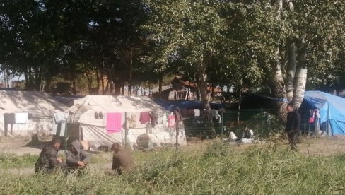 DOK SANJAJU EVROPU, U ŠATORU ČEKAJU ZIMU: Hiljade migranata špartaju ulicama severne Vojvodine
