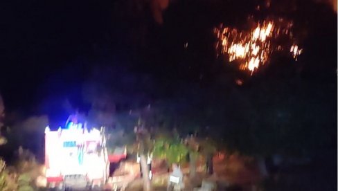 VATROGASCI SE SATIMA BORILI SA VATRENOM STIHIJOM: Požar podno Orjena, izgoreo Ruski dom (FOTO)